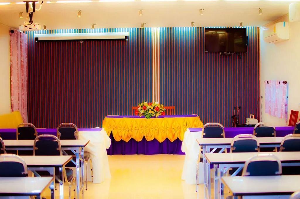 Fig Boutique Hotel Kamphaeng Phet Bagian luar foto