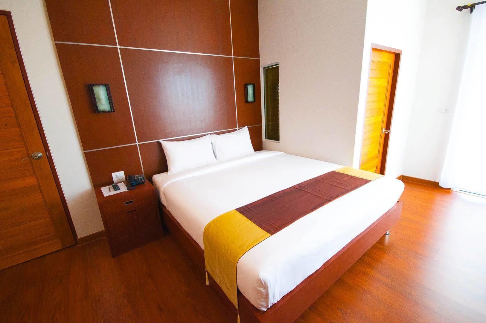 Fig Boutique Hotel Kamphaeng Phet Bagian luar foto